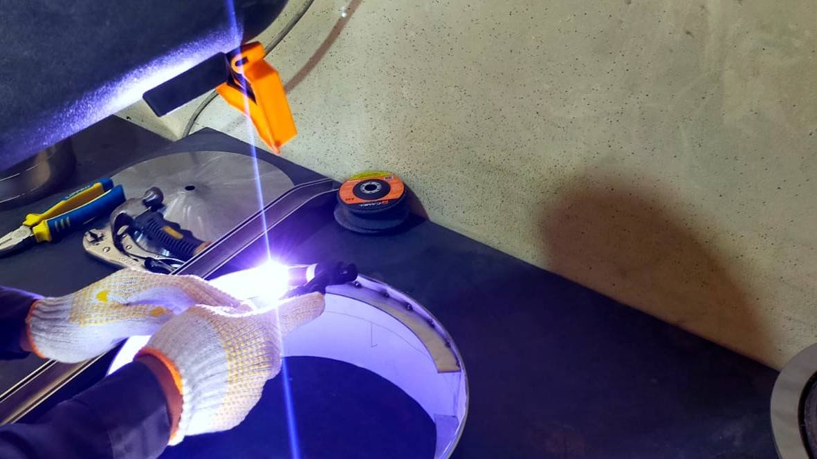 mengelas fabrikasi; mengelas